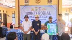 Hari Bhayangkara ke -80, Polres Probolinggo Salurkan Bantuan Alat Pertanian dan Droping 10 Ribu Liter Air Bersih di Banyuanyar