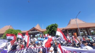 8000 Massa Aksi Serukan Dukung MBG Berdemo di Depan Pendopo Delta Wibawa Pemkab Sidoarjo