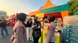 Pengamanan Humanis Polwan Polresta Sidoarjo di Car Free Day Alun-alun.