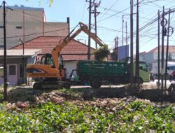 Kemarau, Pemkab Sidoarjo Terus Genjot Normalisasi Sungai  dan Pembersihan Afvoer