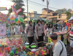 Pengamanan Humanis Polwan Polresta Sidoarjo di Car Free Day Alun-alun