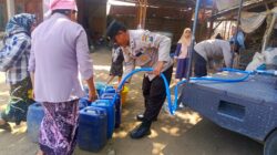 Polsek Winongan Salurkan Air Bersih untuk Warga Terdampak Kekeringan