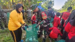 Kompak Peduli Lingkungan, Bersihkan Afvoer di Gedangan
