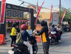 Polsek Waru Gelar Jumat Berkah, Bagikan 150 Paket Makanan dan Minum Ke Pengguna Jalan
