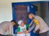 Kapolsek Taman Bagikan Sembako kepada Warga, Ajak Anggota Peduli Sosial