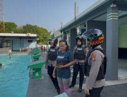 Polwan Polresta Sidoarjo Patroli di Kawasan GOR, Ajak Warga Jaga Kamtibmas Kondusif