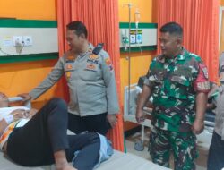 Kapolsek Sidoarjo Kota Jenguk Santri Putat dalam Perawatan Medis