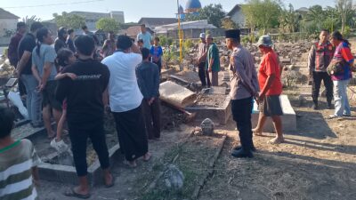 Kapolsek Taman Tunjukkan Solidaritas, Takziah ke Rumah Duka Warga Pekerja Supeltas