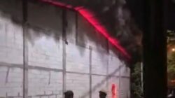 Polsek Jabon Gerak Cepat Tangani Kebakaran Pabrik Rokok CC Karunia 68 di Kedungcangkring