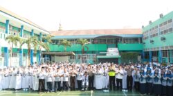 Polisi Peduli Pendidikan, Kapolres Pelabuhan Tanjung Perak Edukasi Siswa SMP Barunawati tentang Hoaks hingga Bullying