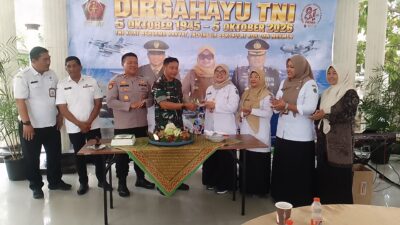 “Tumpeng Hijau dan Joget Bersama Warnai HUT ke-81 TNI, Forkopimka Gedangan Tunjukkan Kekompakan Tanpa Batas”